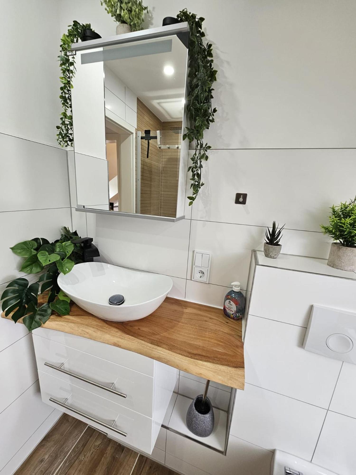 Tautraum Suite Mit Whirlpool Und Gruenem Ausblick Wilhelmshaven Luaran gambar
