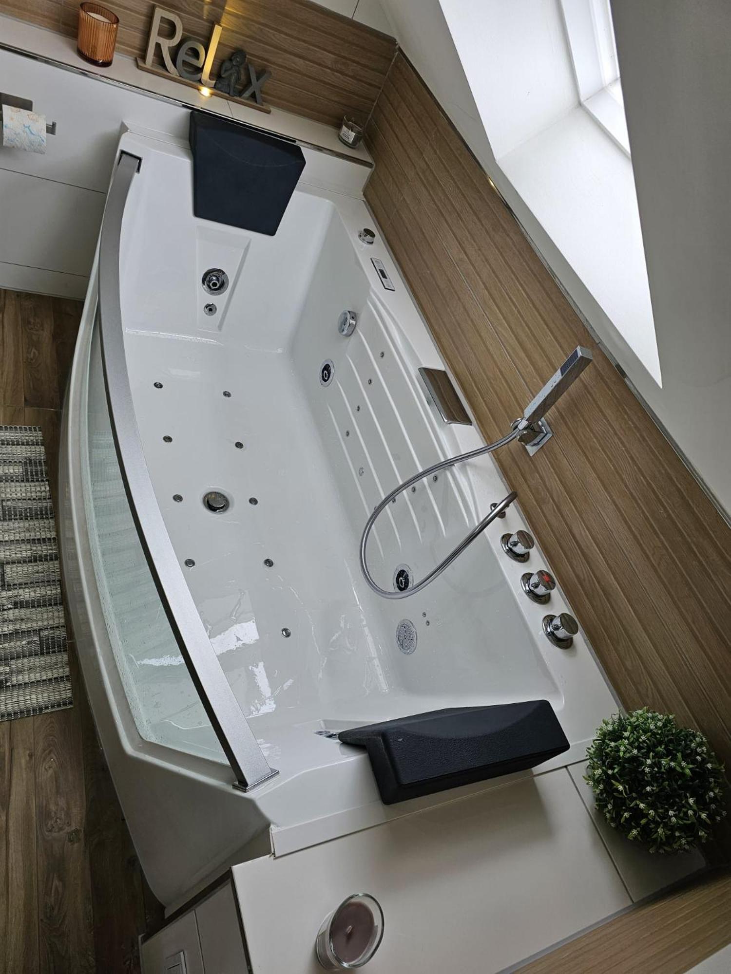 Tautraum Suite Mit Whirlpool Und Gruenem Ausblick Wilhelmshaven Luaran gambar